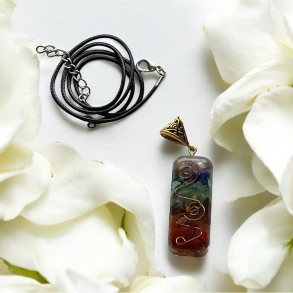 🫶🏻 Chakra Healing Gemstone Chip Necklace